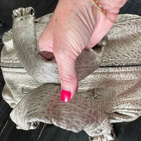 Chanel Matelasse Gold Leather Hand Bag - Picture 9 of 9